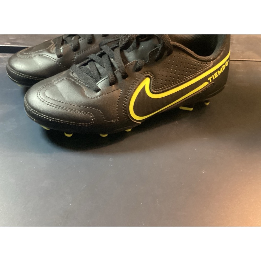 Nike Kids' Tiempo Legend 9 Club FG Soccer Cleats size 3.5Y